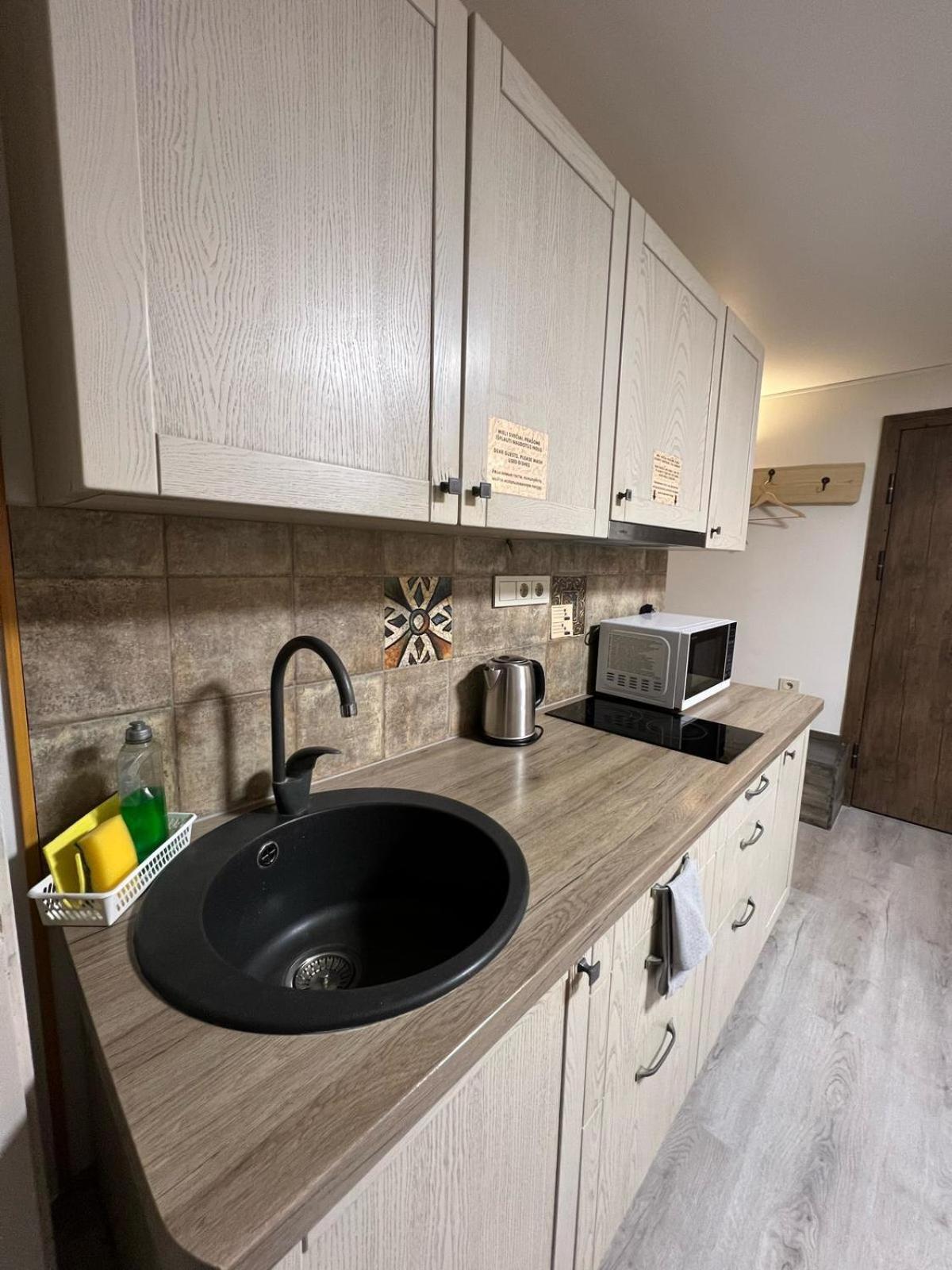 קלייפדה Kubu Ground Floor Rooms מראה חיצוני תמונה